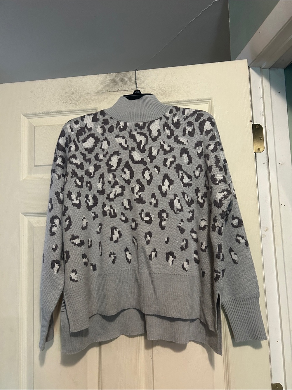 IMAN Gray Leopard Print Mock Neck Sweater Size Medium
